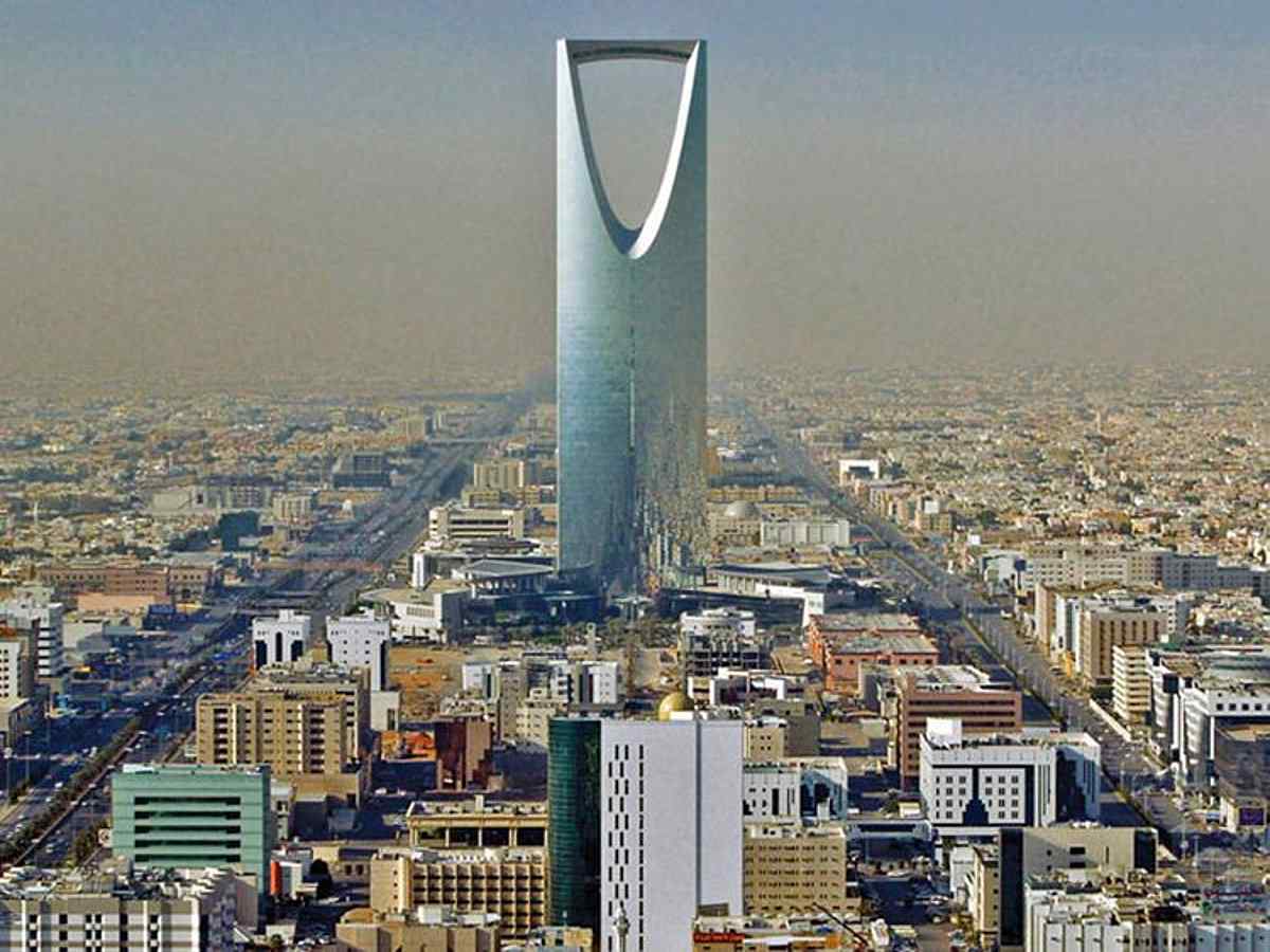 Saudi Arabia Opens Doors to Foreign Companies for Government Projects