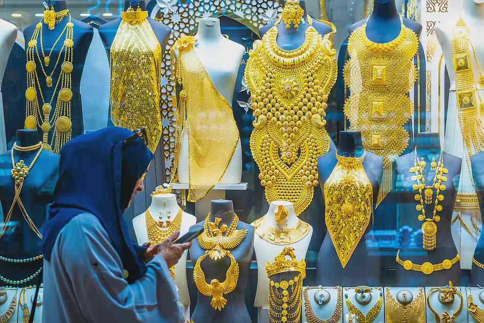 قیمت طلا در دبی پیش از دیوالی به زیر ۵۰۰ درهم در هر گرم رسید