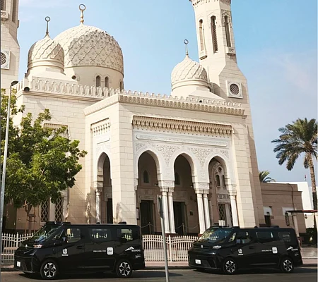 سفر مجاني مع سيارات الأجرة الذاتية القيادة في دبي: تجربة جديدة في النقل