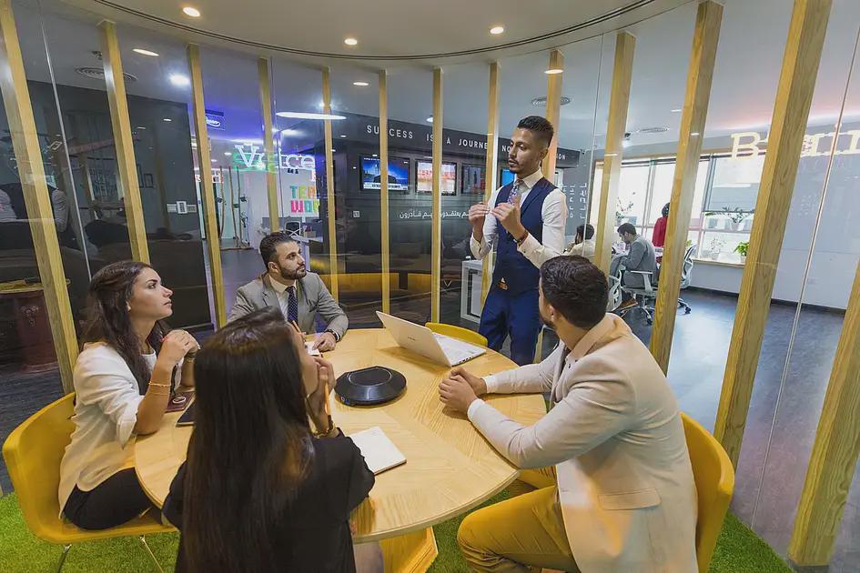 نیمی از کارکنانِ امارات حاضرند با اجبارِ حضورِ بیشتر در دفتر، استعفا دهند