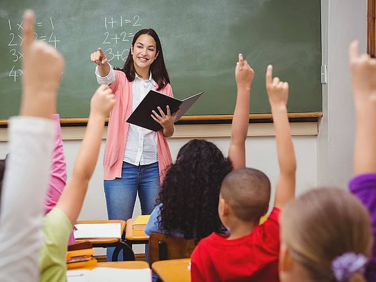 دبي تمنح الإقامة الذهبية للمعلمين المتميزين